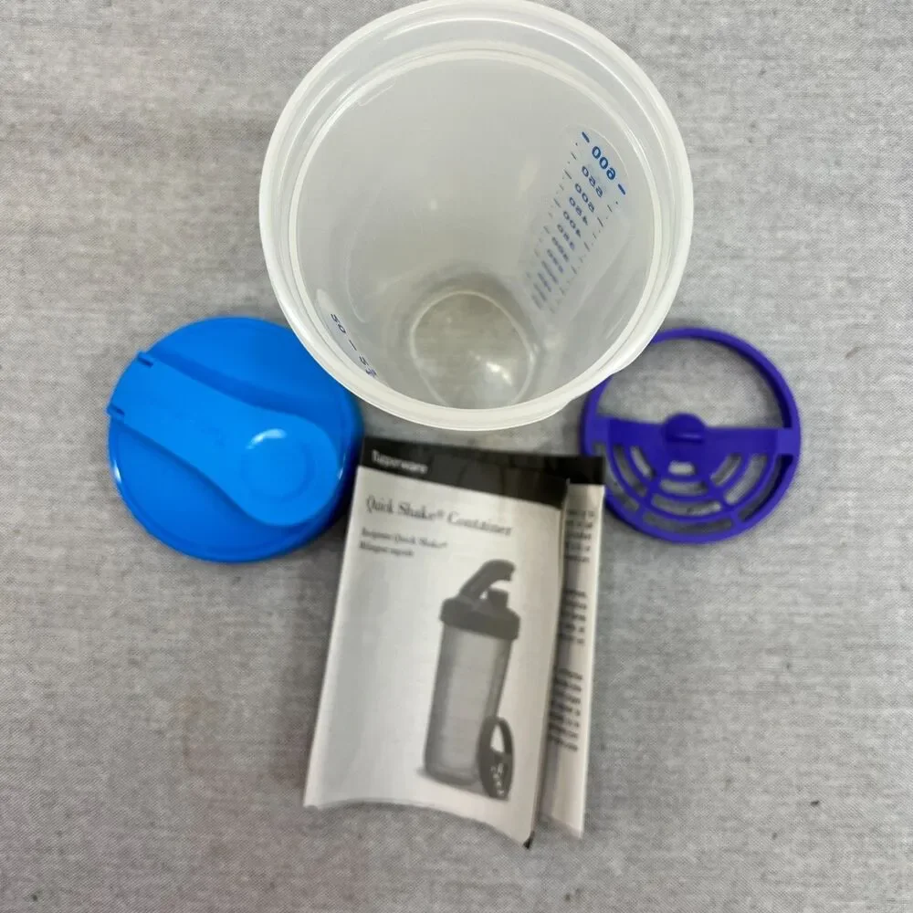 Tupperware 20 oz Quick Shake with Flip Top Lid and Insert Blue NEW